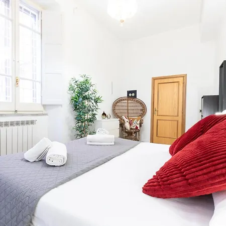By The Pantheon With Two Bedroom 2 Bathroom Рим