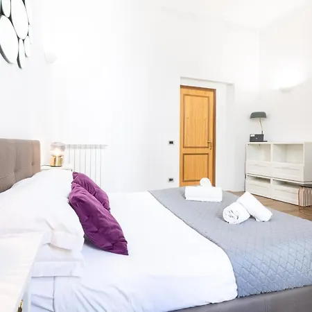 By The Pantheon With Two Bedroom 2 Bathroom Рим