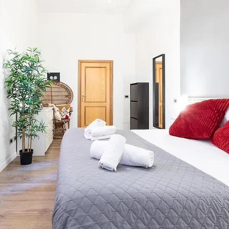 By The Pantheon With Two Bedroom 2 Bathroom * Рим