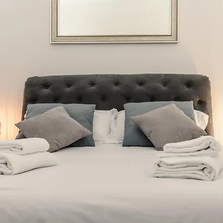 By The Pantheon With Two Bedroom 2 Bathroom Rom