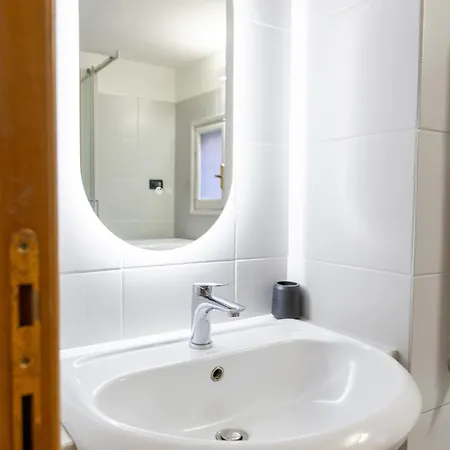 By The Pantheon With Two Bedroom 2 Bathroom *
