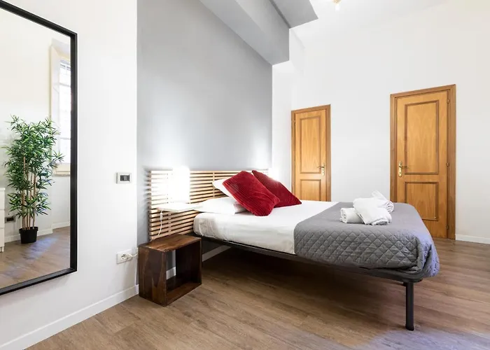 By The Pantheon With Two Bedroom 2 Bathroom Apartment Rome